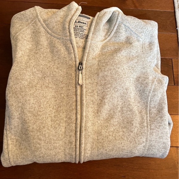 LL Bean Women’s XS (petite) Hooded Jacket. EUC - Picture 4 of 10